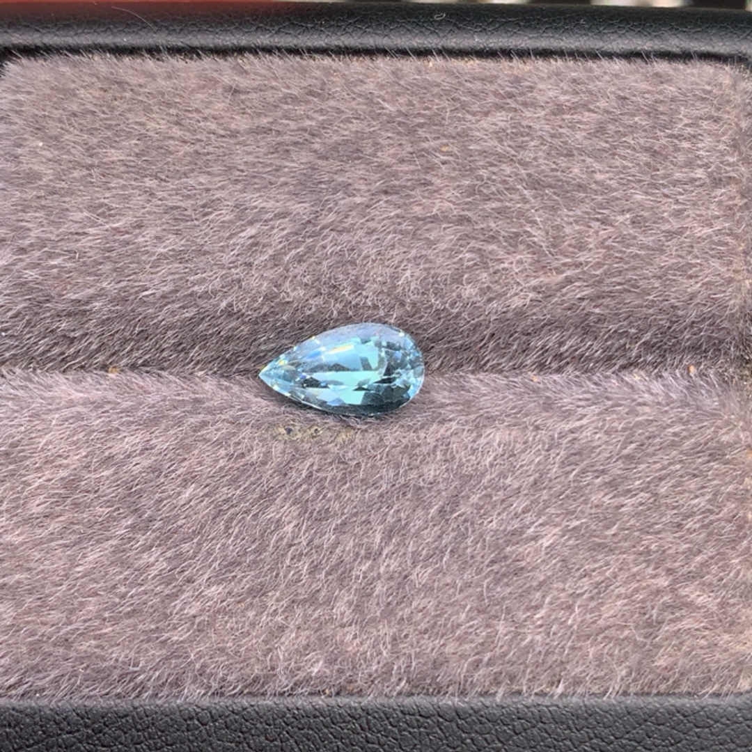 1.3克拉海蓝宝