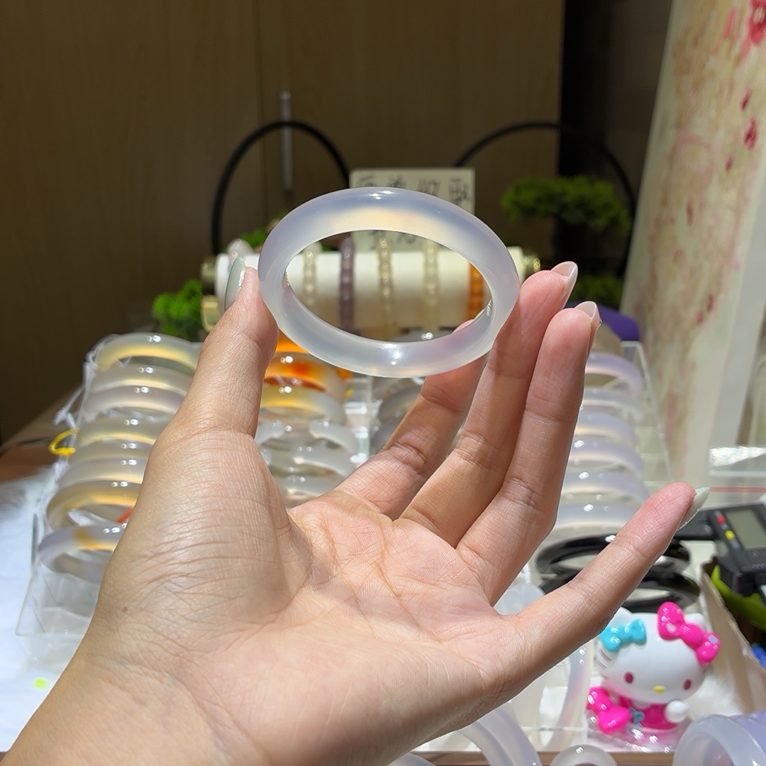玛瑙手镯圈口54.5