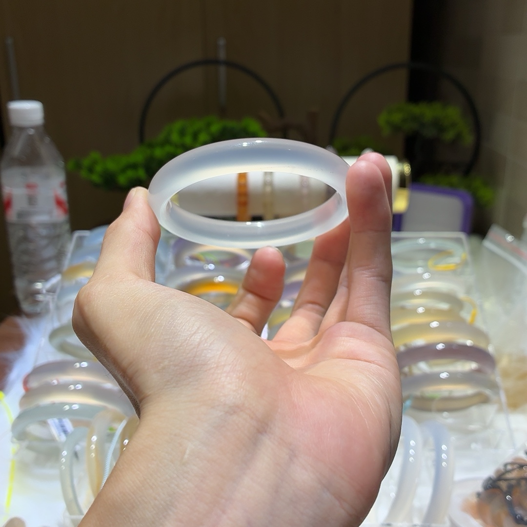 玛瑙手镯60圈口
