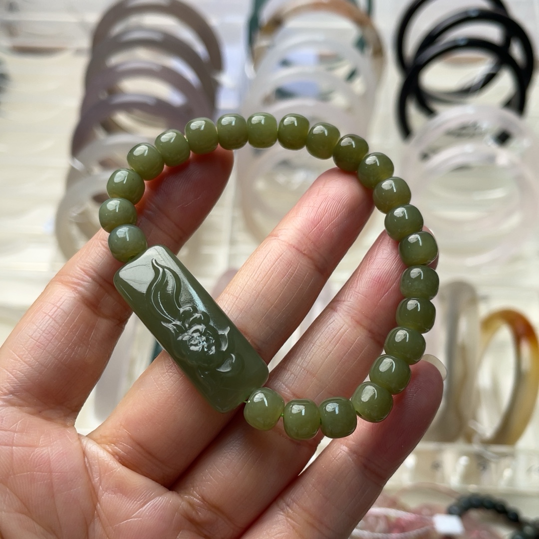 和田玉手牌加珠串
