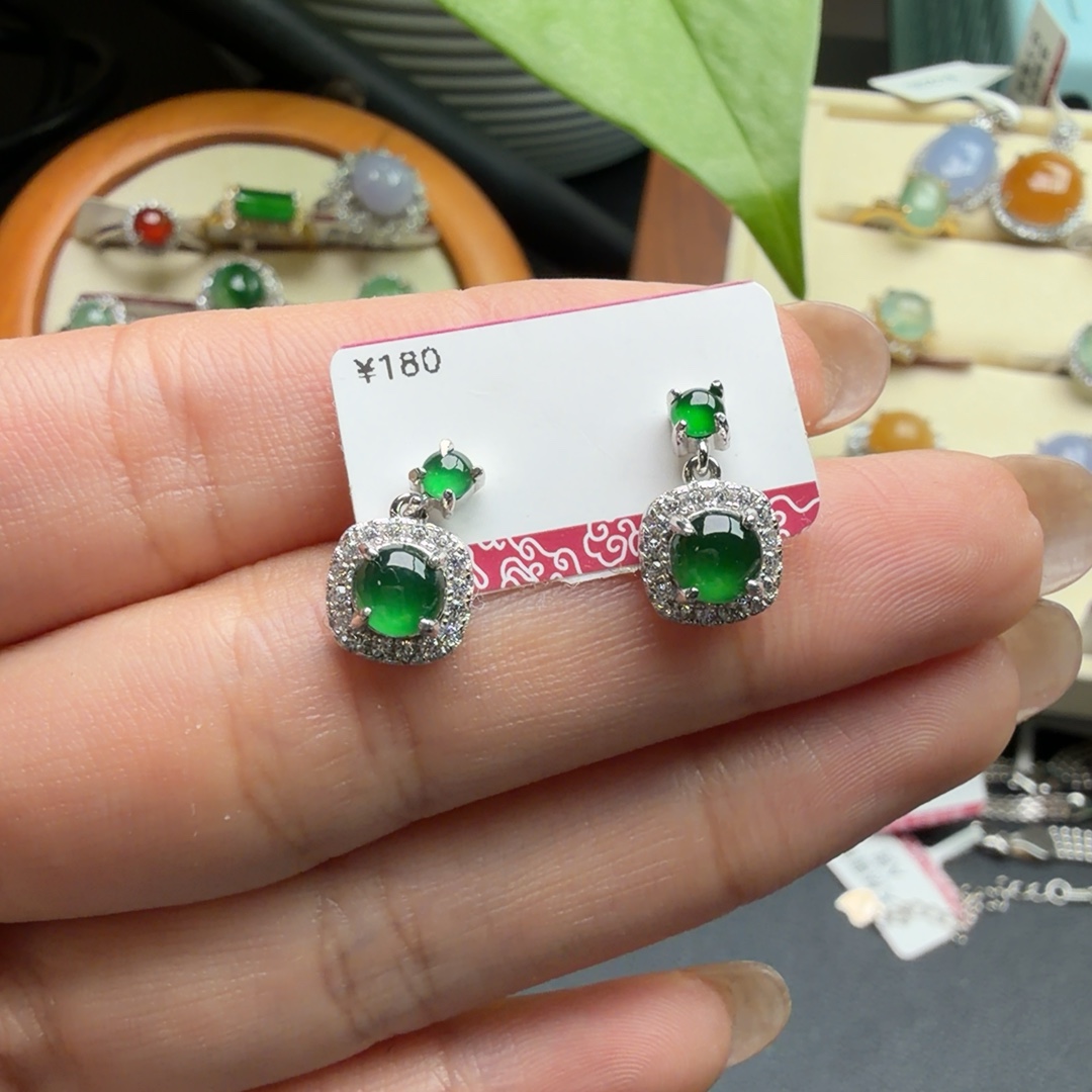 阳绿耳钉
