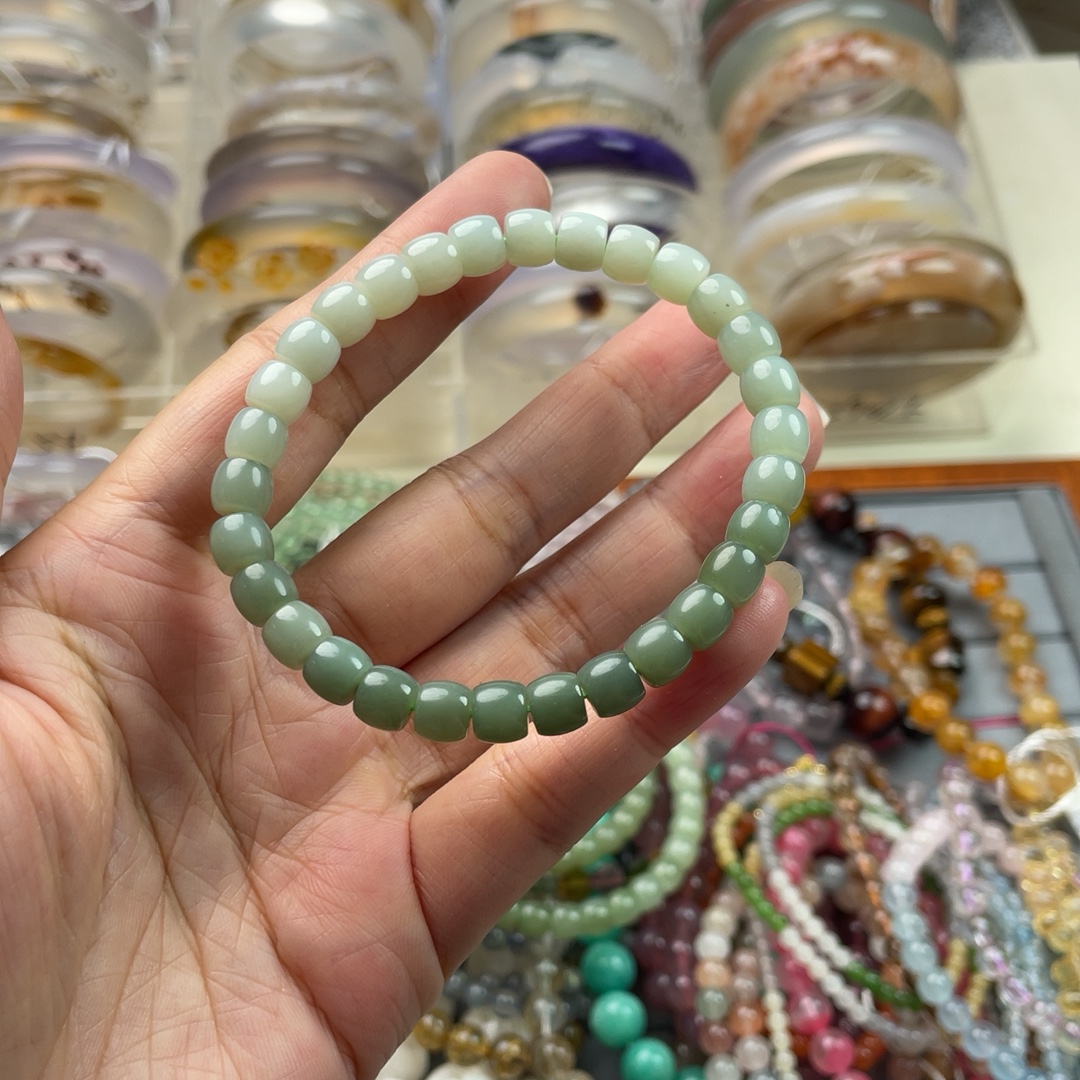 6.8mm渐变和田玉手串