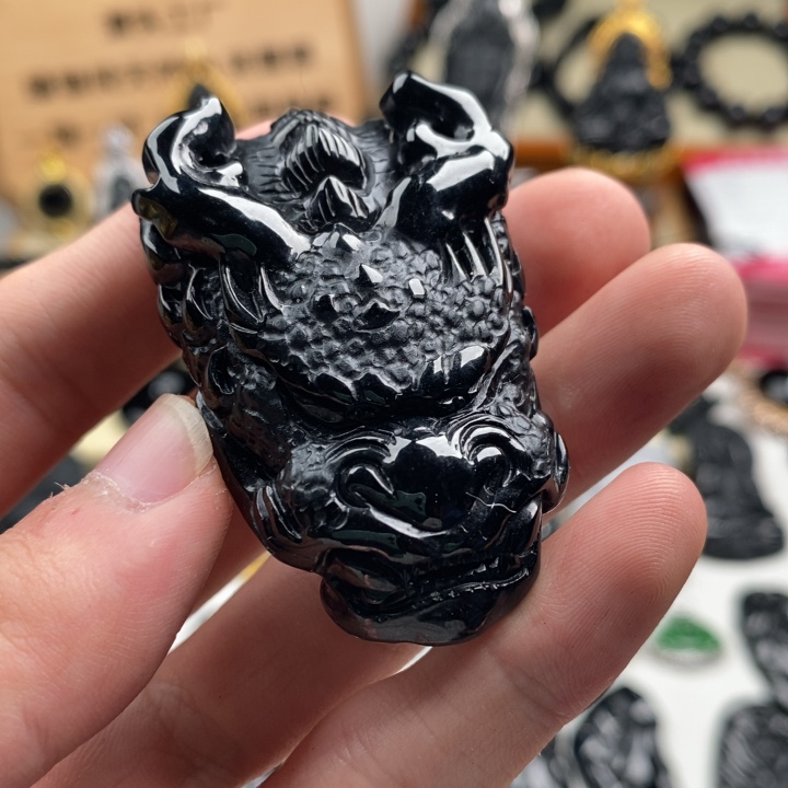 墨翠龙首