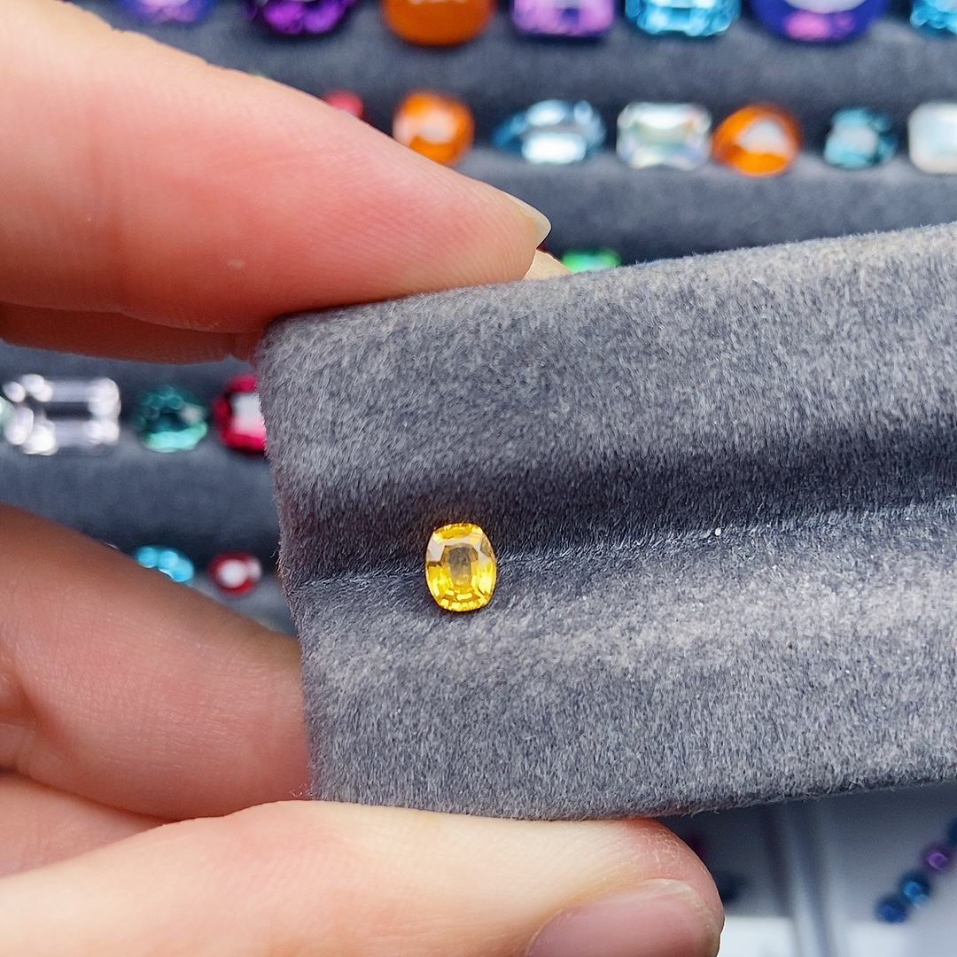 天然0.53ct斯里兰卡金丝雀蓝宝石