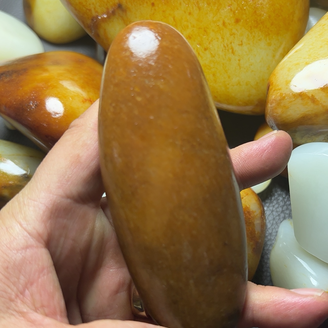 和田玉籽料黄沁