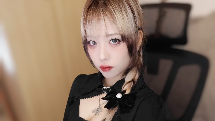 如果主播冷着脸一定很好看。