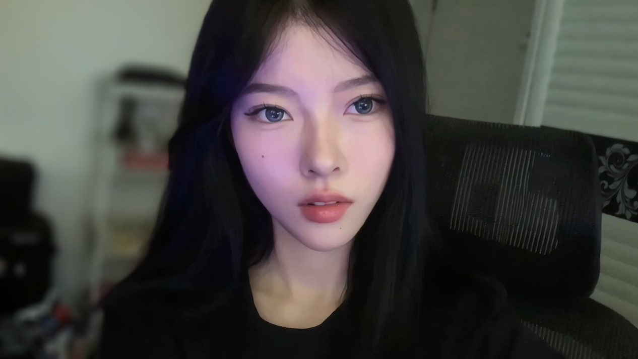 路边一条被踢死了 的封面图