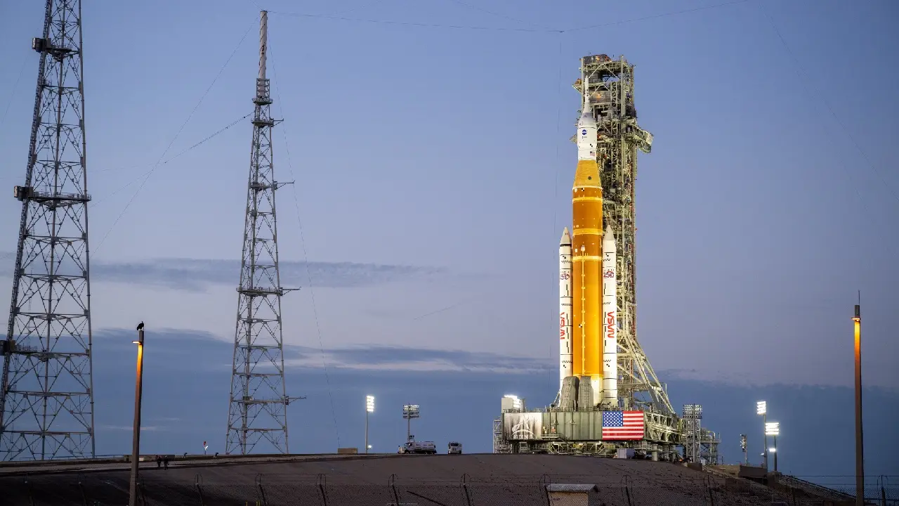 美国登月火箭SLS发射