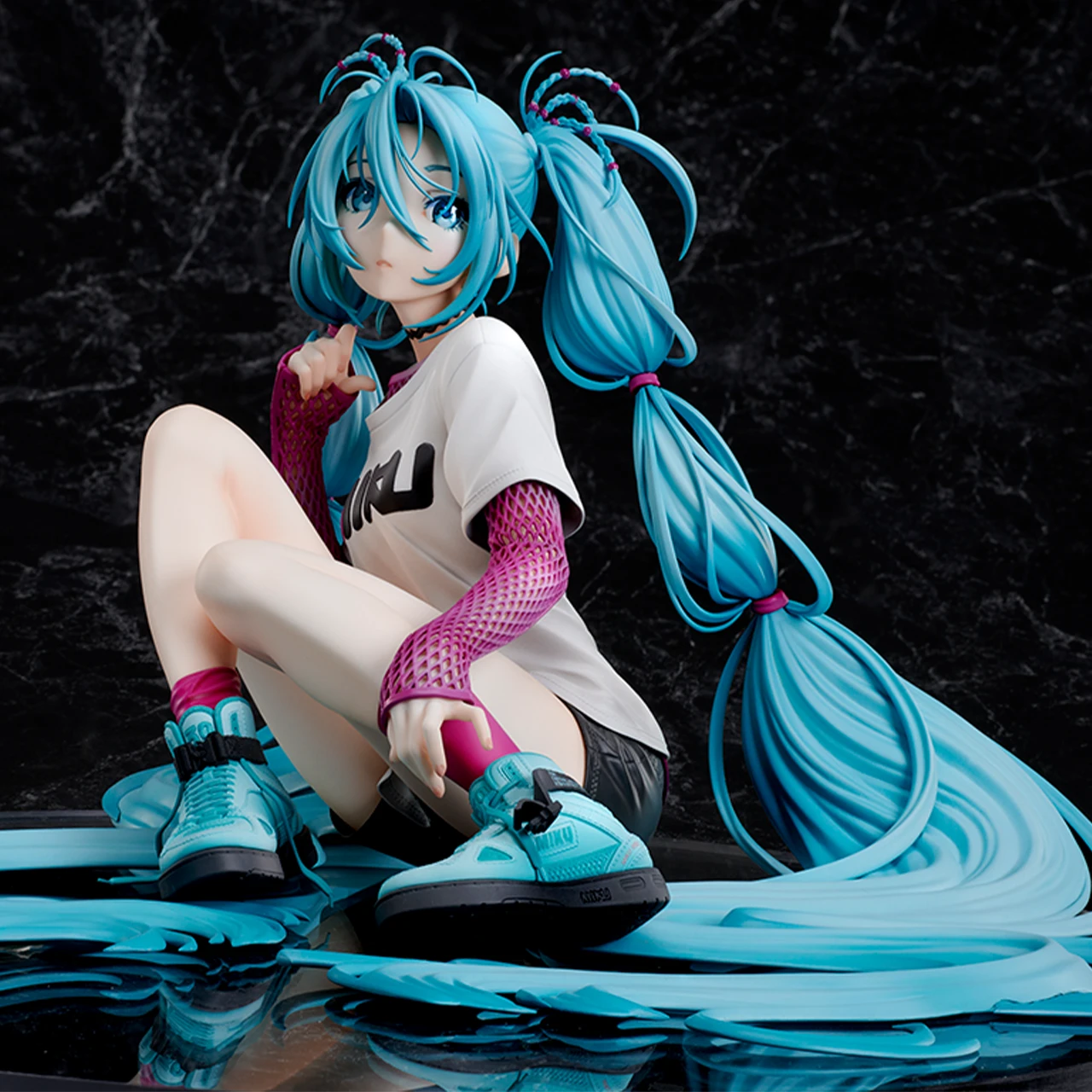 VOCALOID 初音未来×米山舞 The Latest Street Style "Cute" 手办 超神登场！