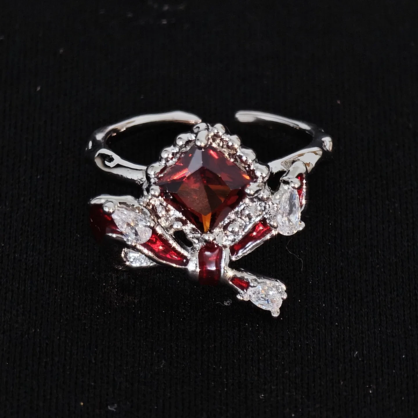 Jewelry Codex设计师款 方块红钻蝴蝶结液态指环气质温柔优雅戒指