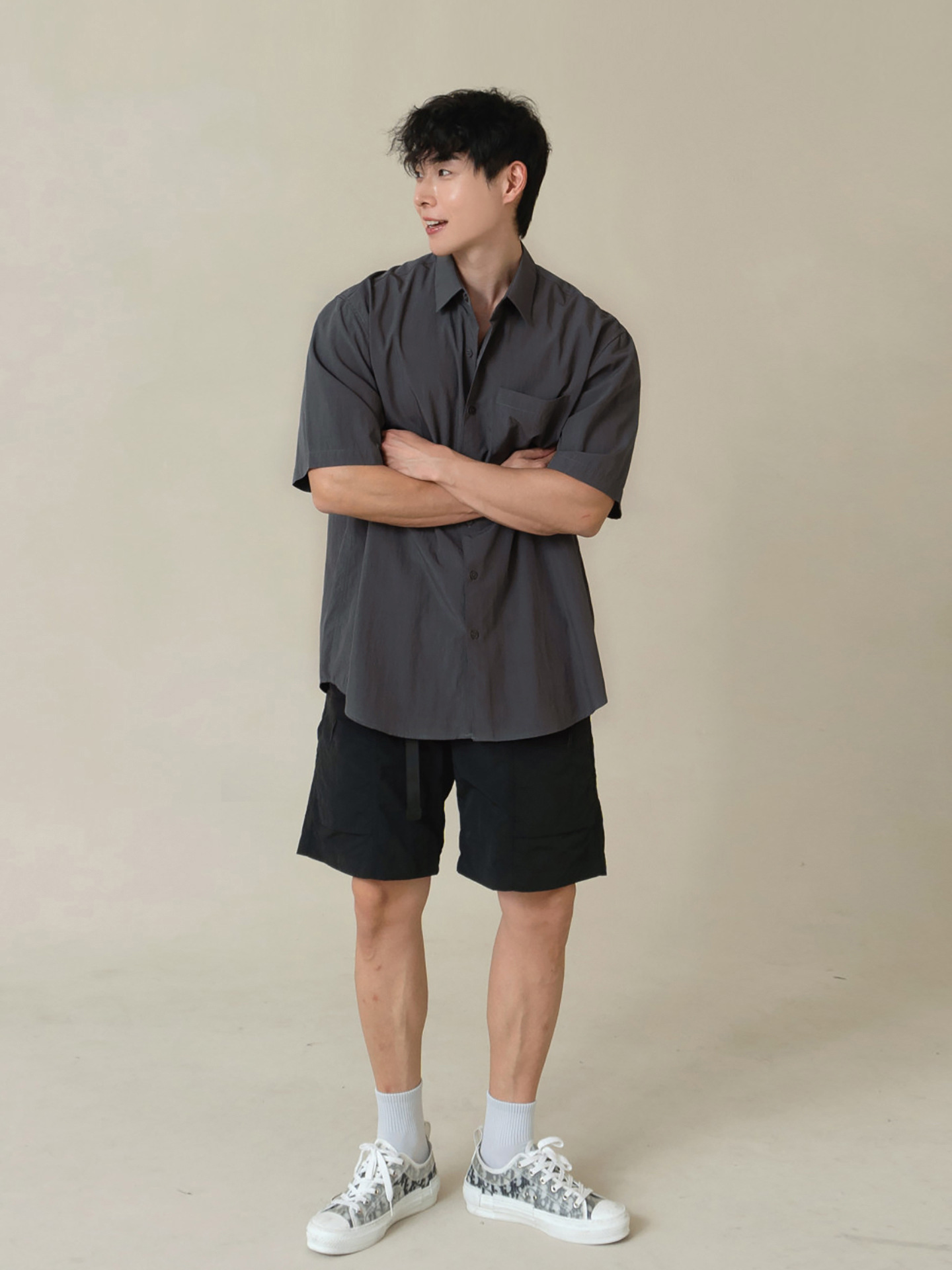 夏季新款青年短袖衬衫男宽松纯色休闲上衣简约潮流百搭衬衣