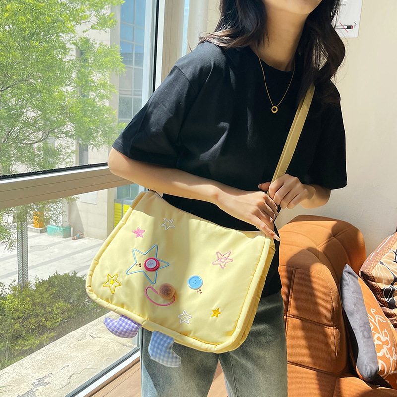 春日花园笑脸斜挎包小众单肩包新款可爱少女手提休闲包高颜值外出