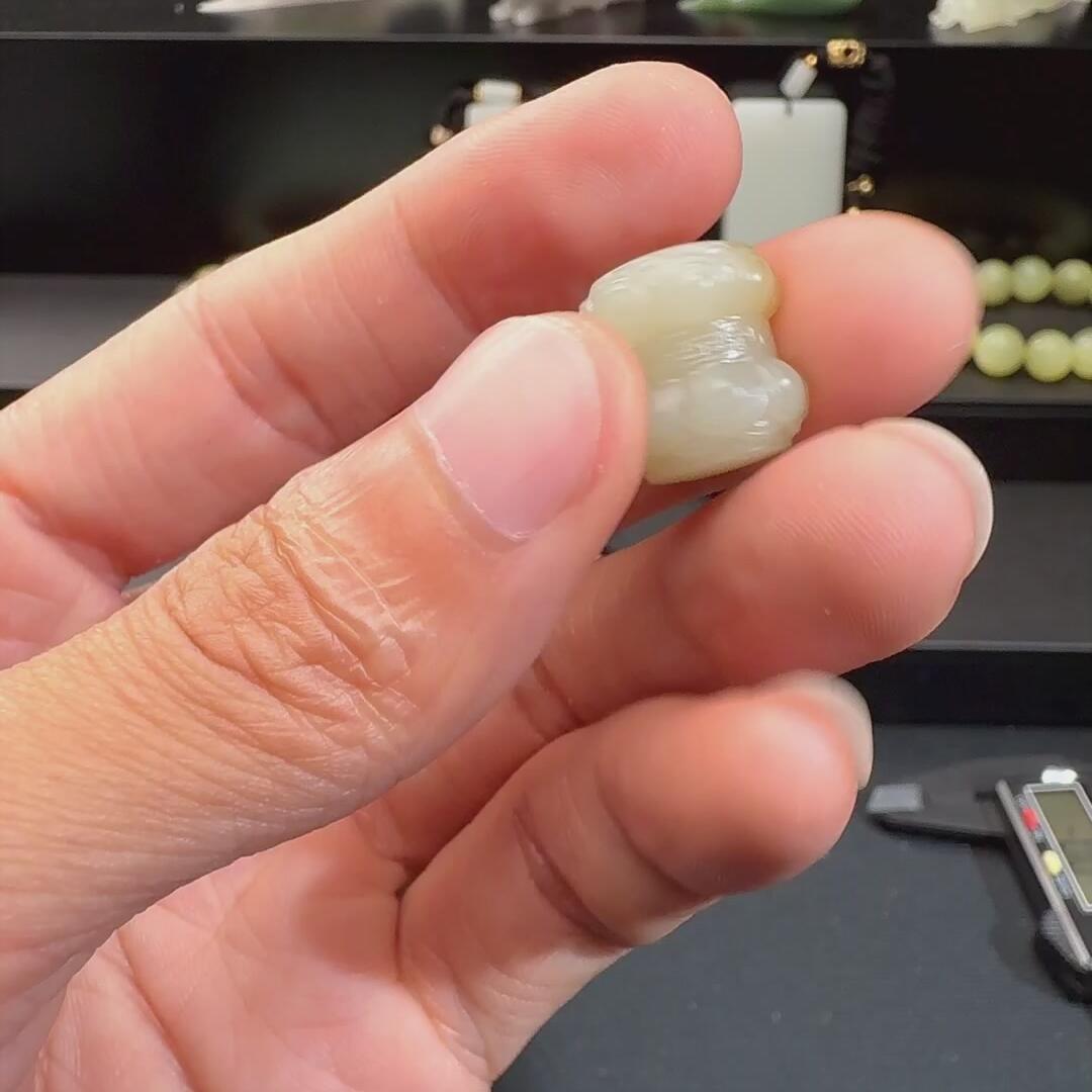 F004和田玉 莲花珠 克15加