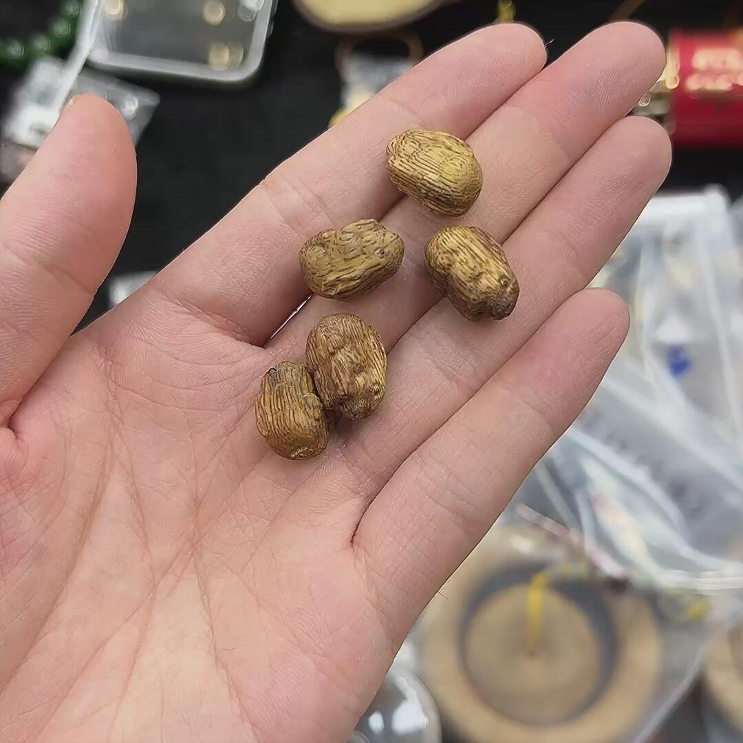 兔子雕刻件随机发一个