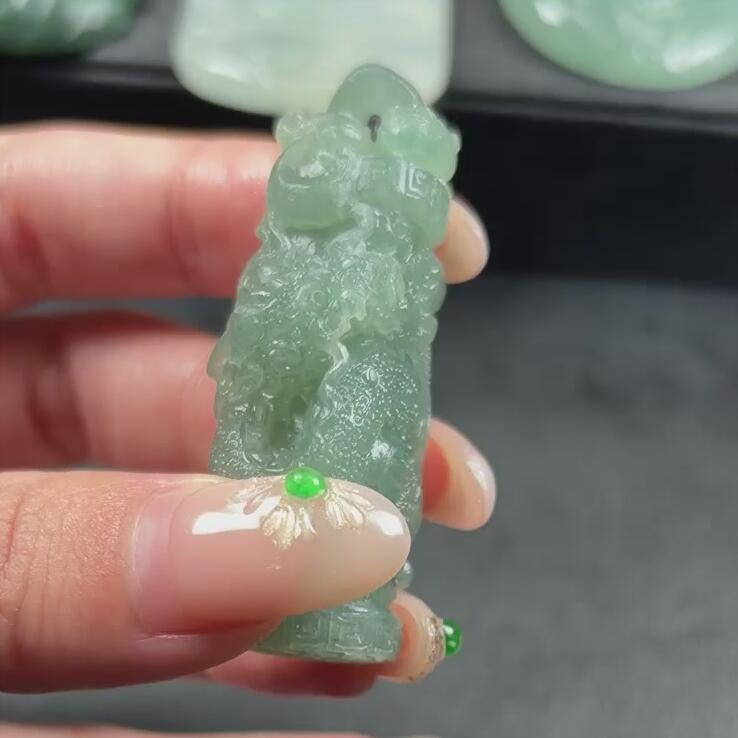 211---雄哥翡翠龙盘柱 毛货