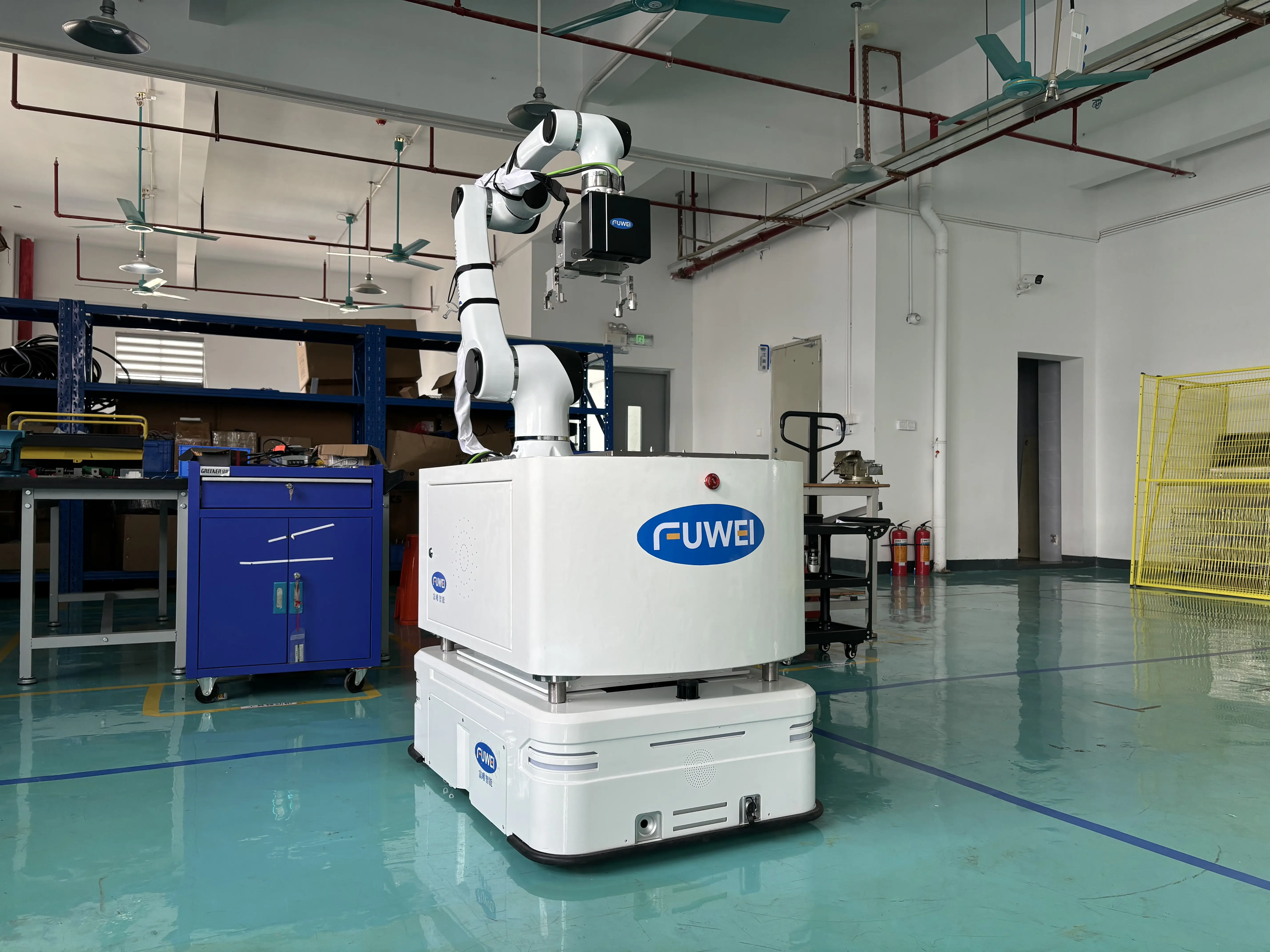 复合机器人脑眼手脚齐上阵,机器人重塑柔性生产新生态