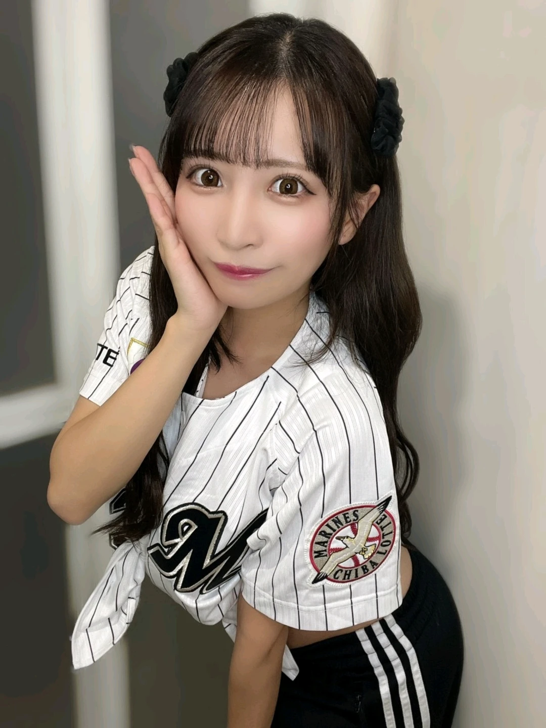 小那海あや：从模特新星到时尚界的崭露头角 哔哩哔哩 