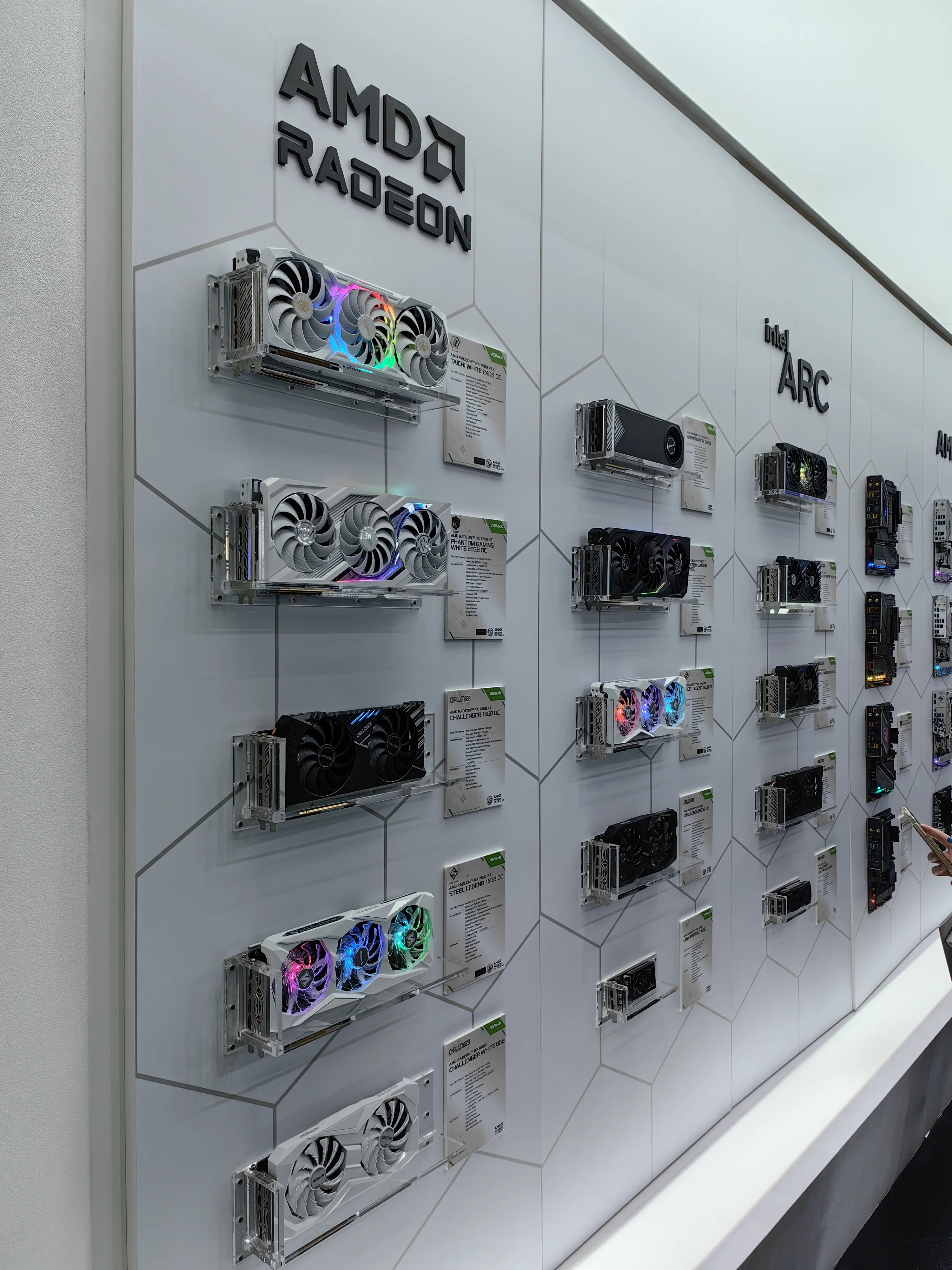 华擎创新产品新鲜出炉 展台现场精彩集锦