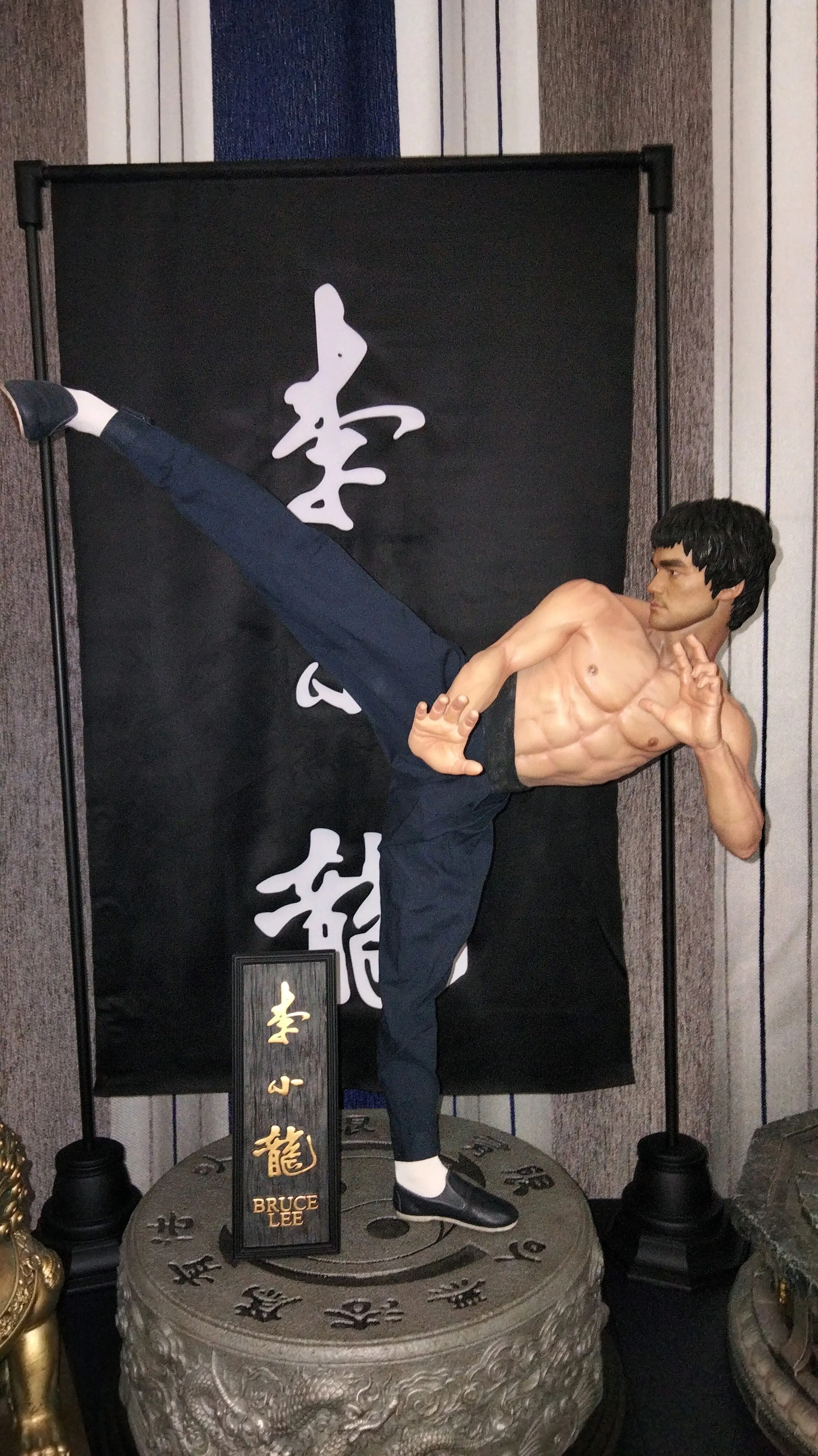 庆祝李小龙诞辰八十周年纪念,blitzway正式推出李小龙1:4纪念雕像第三