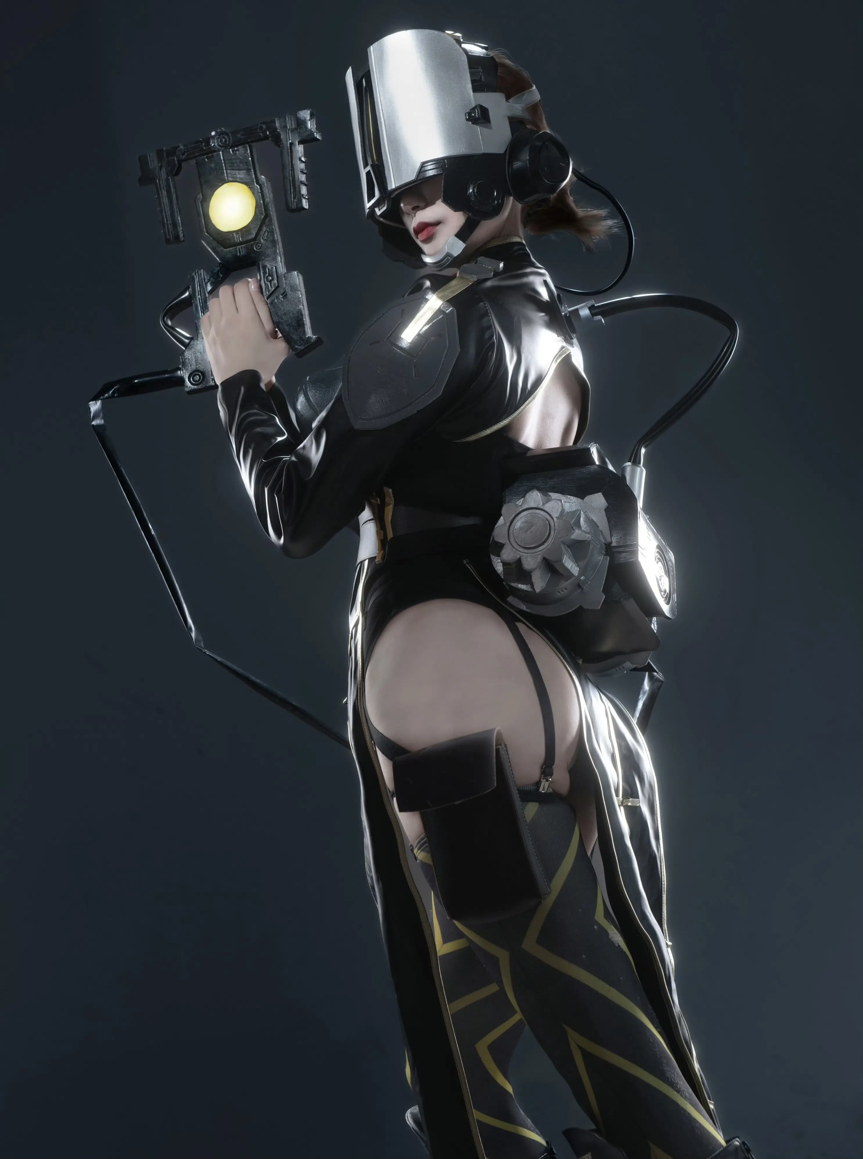 写真|《灵笼》荷光者cos ,好身材的霸气御姐太顶了!