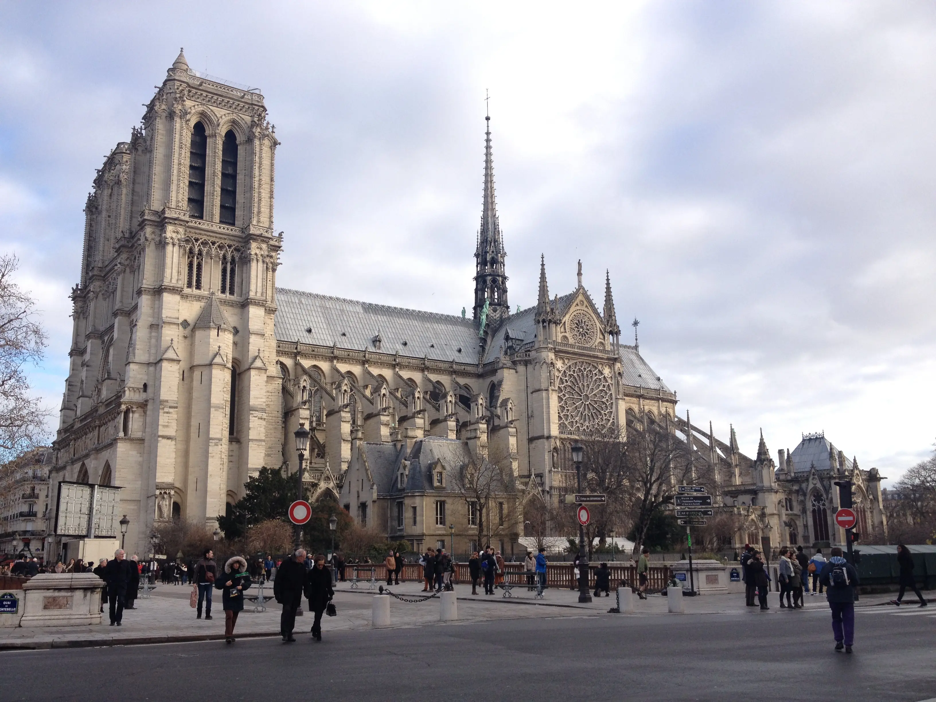 巴黎圣母院cathédrale notre dame de paris没着火之前