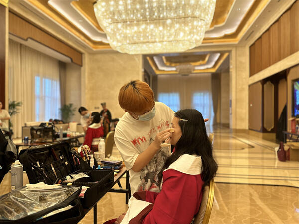 较好化妆培训学校_专业化妆学校推荐_金善化妆学校评价