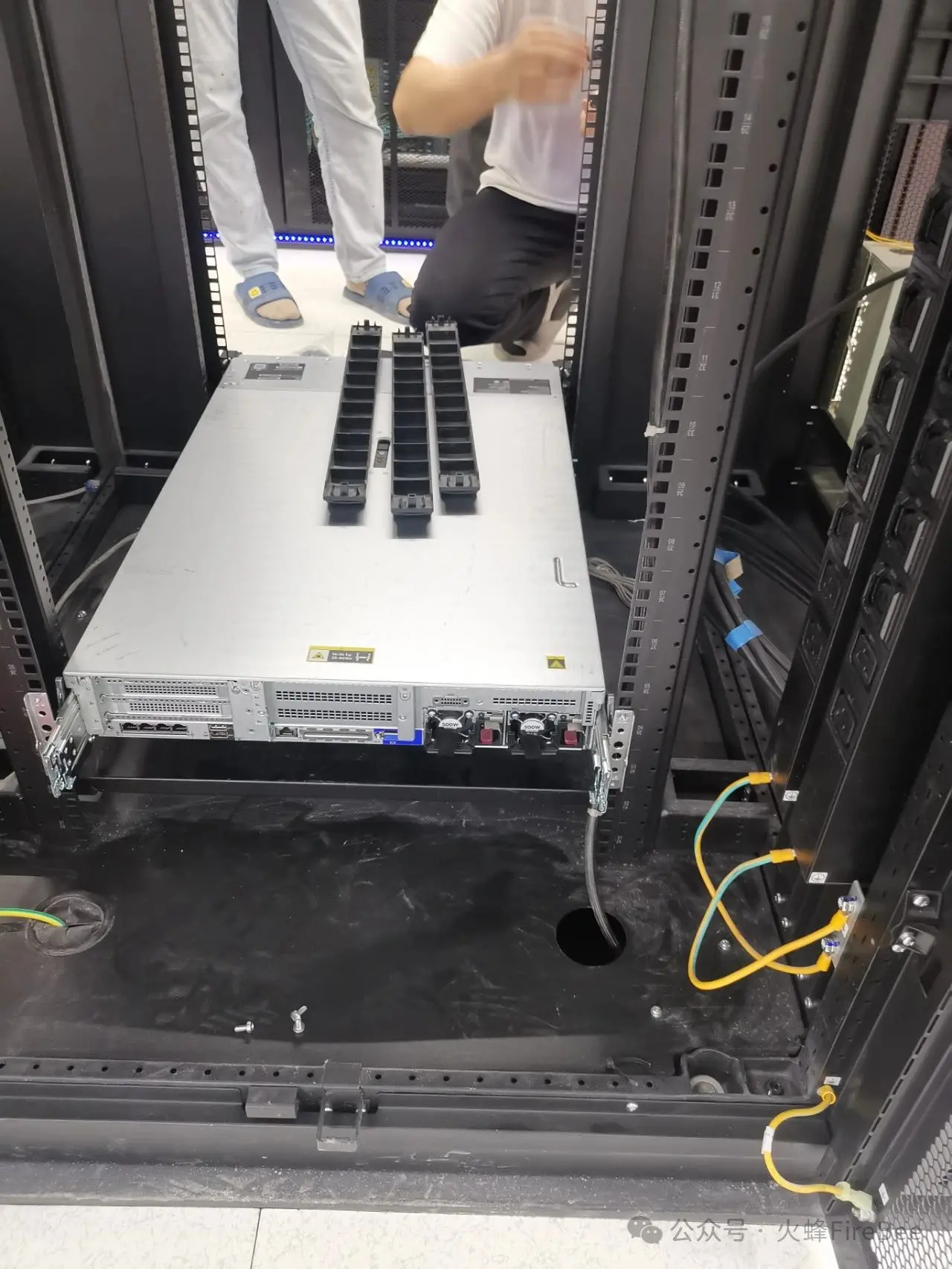 戴尔r230服务器安装在导轨上=dellemc服务器导轨安装图解