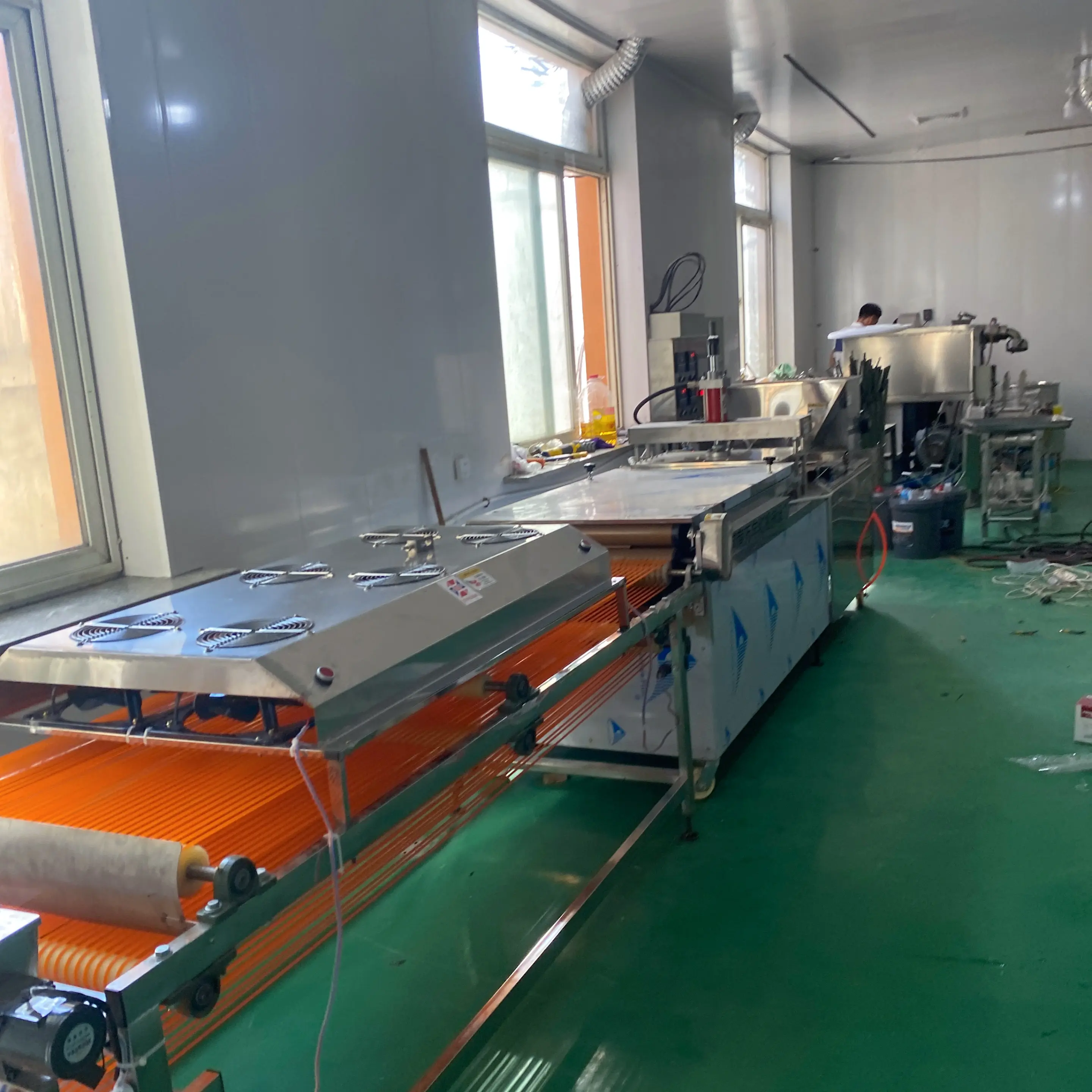 这款机器改变了传统手工制作单饼的方式,为现代生活带来了便利.