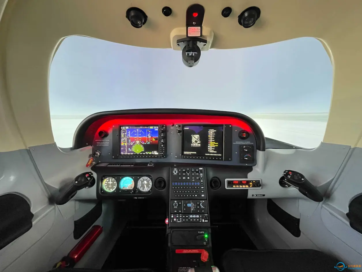 优翼仿真西锐sr20 5级训练器通过民航局鉴定,为中航飞校培训发展注入