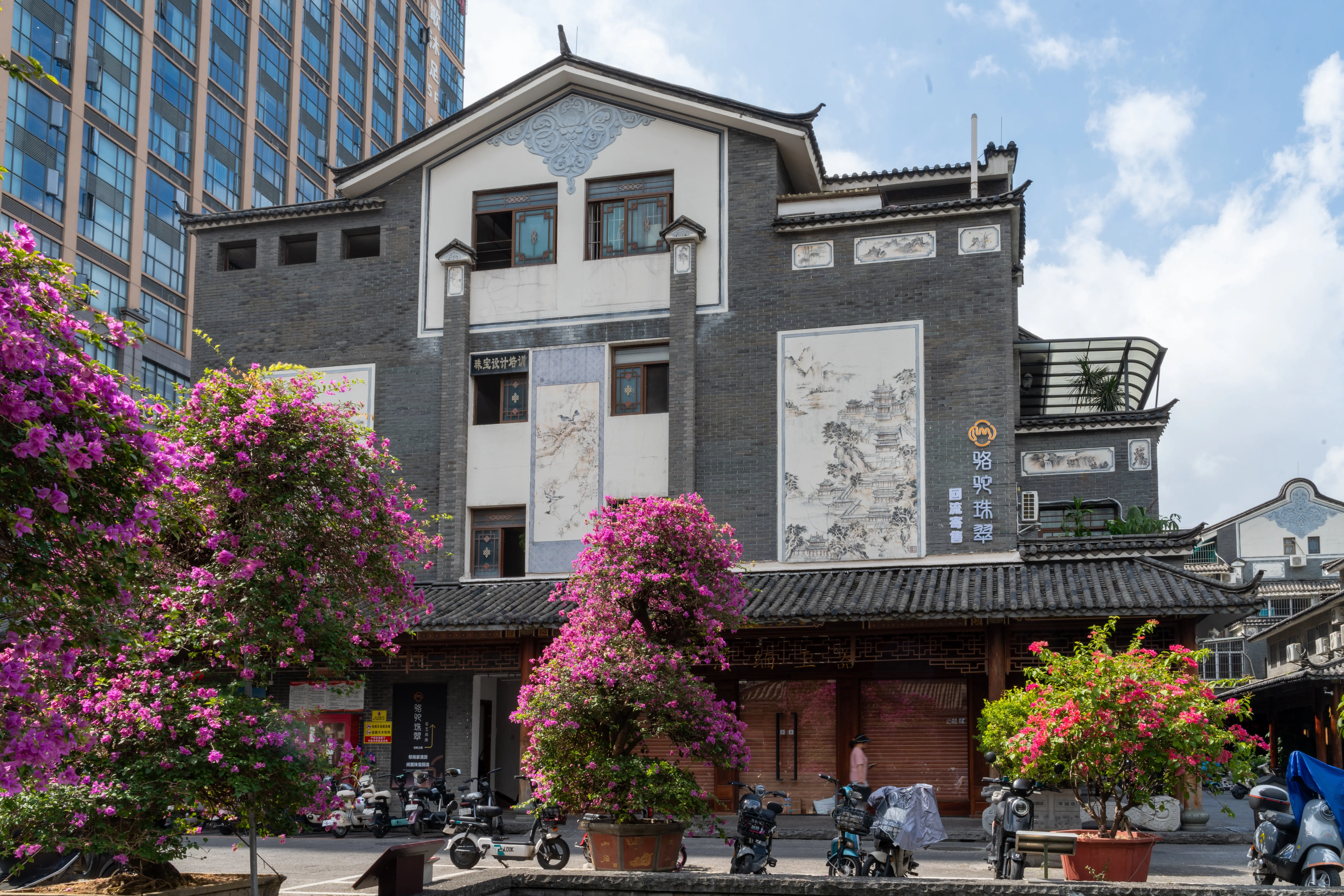 附近回收翡翠珠宝店在哪里(附近回收翡翠珠宝店在哪里啊) 第1张