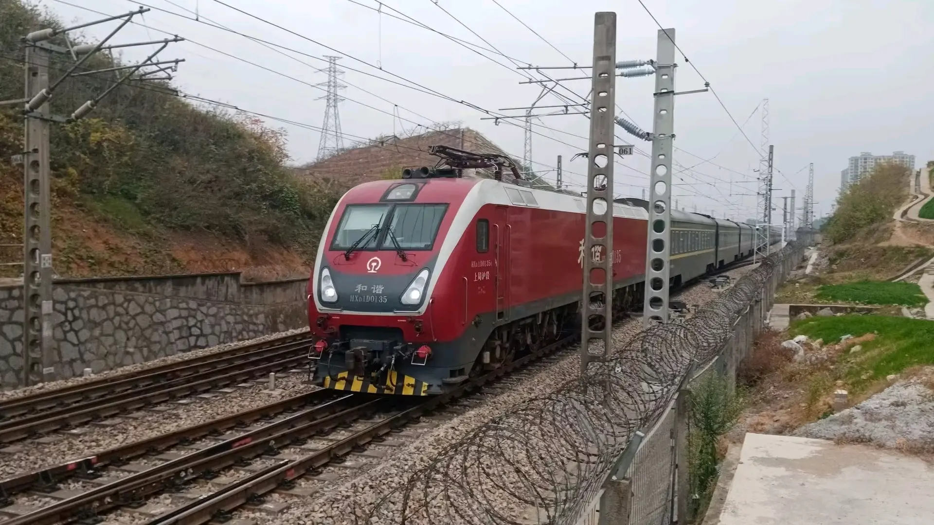 z287(宁波-昆明)又是蓝精灵z162(昆明-北京西)溆浦站通过k9261(深圳东