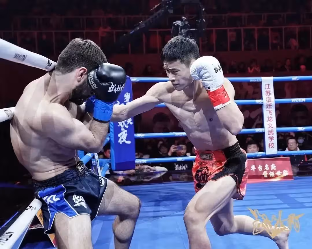 他来自白鲨格斗,在武林风的擂台上,战绩斐然