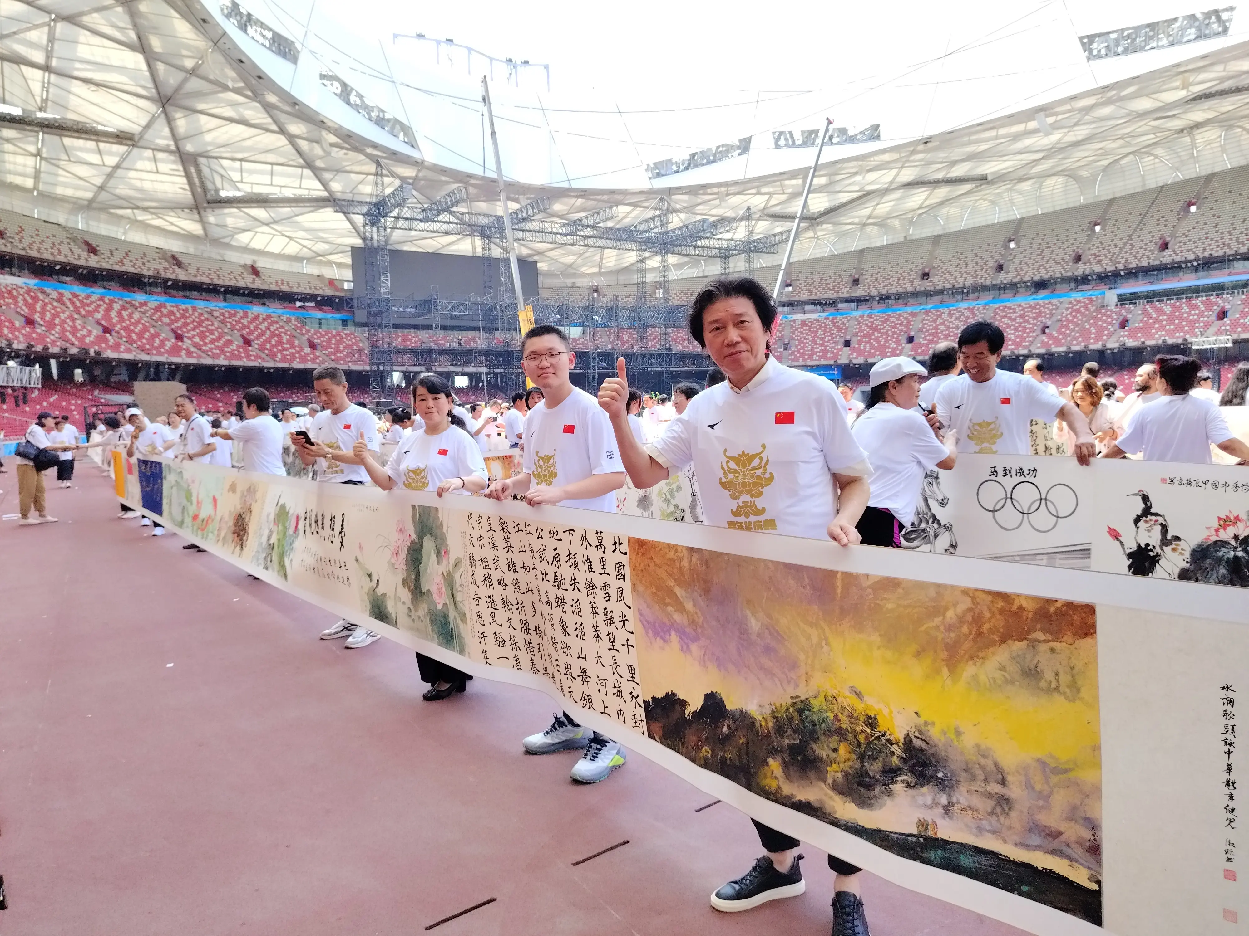 为了迎接和呼应巴黎奥运会开幕,这是国家体育场(鸟巢)