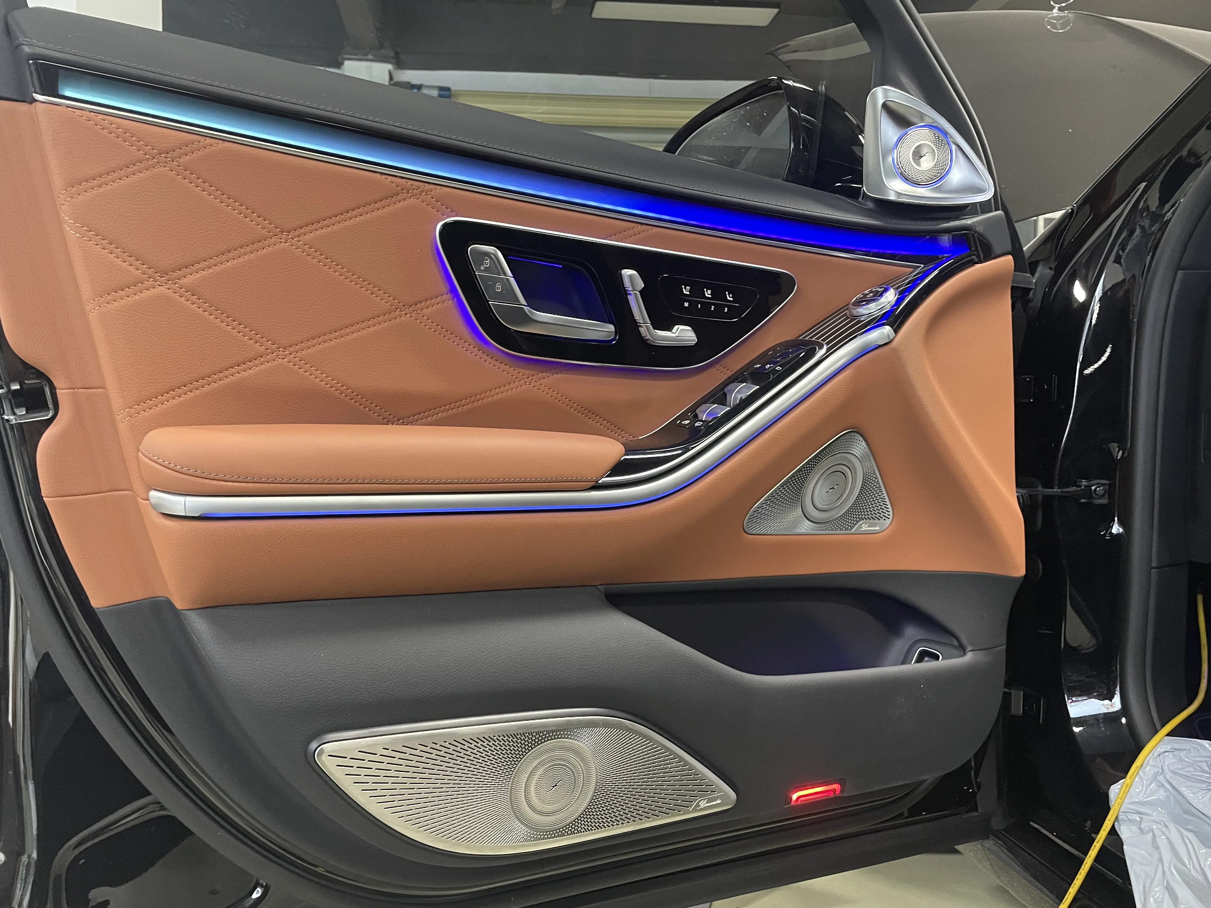 2024款迈巴赫s480安装原厂4d大柏林音响 31个高性能扬声器聆听天籁