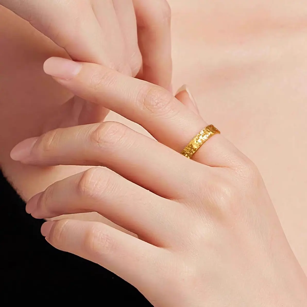 ‌足金碎冰冰戒指 寓意 ‌永恒的爱情,财富与胜利,甜蜜与深情