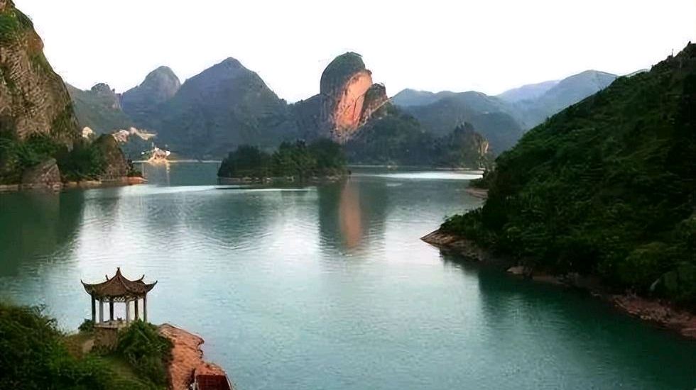 李白的诗《山中与幽人对酌》写出了在懂你的人群中散步的快意 哔哩哔哩