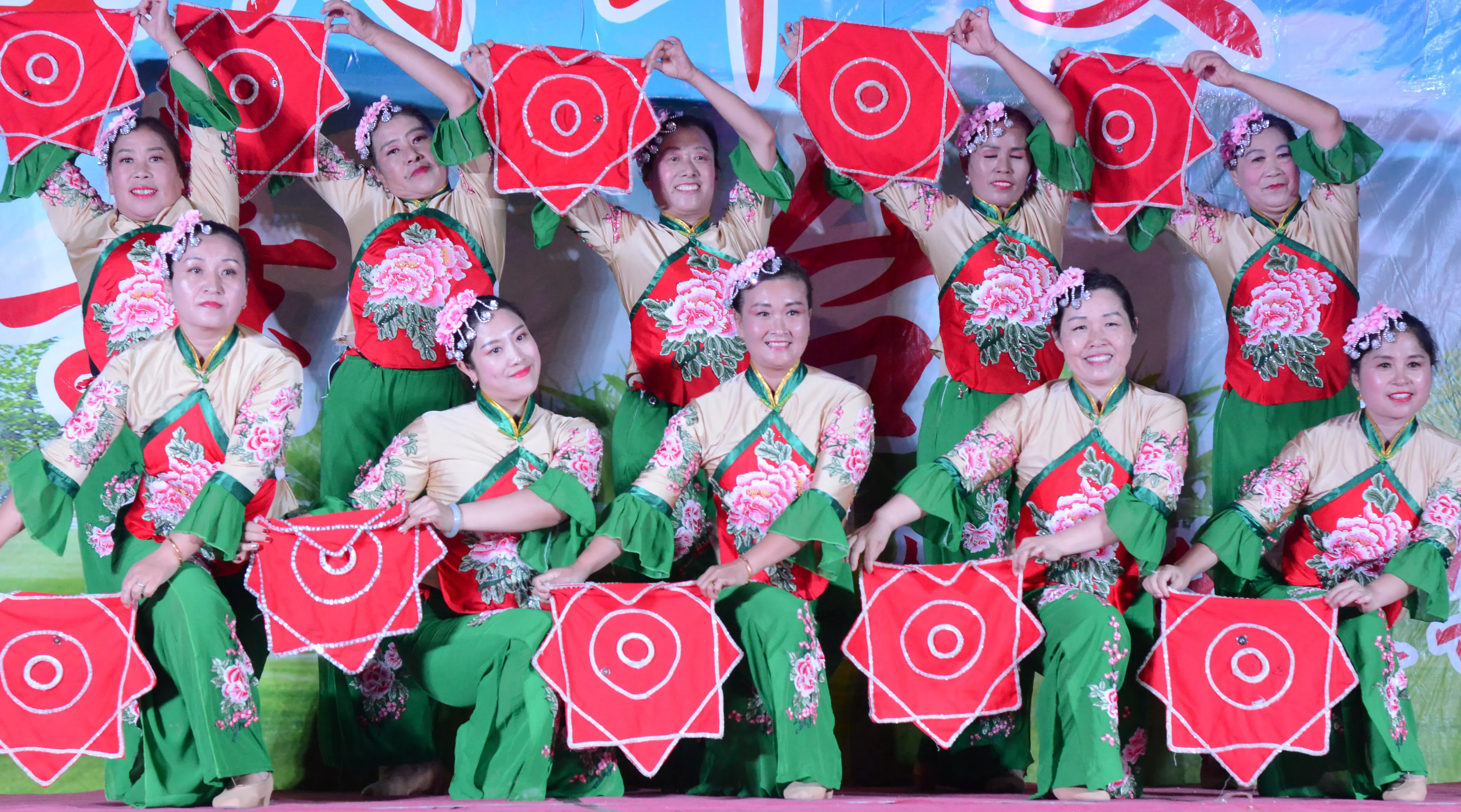 山东茌平:"聊城好人"周忠明带领村民铸就周楼幸福小康村 - 哔哩哔哩