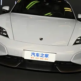 与taycan turbo s相比,保时捷采用轻量化智能设计,将taycan turbo gt