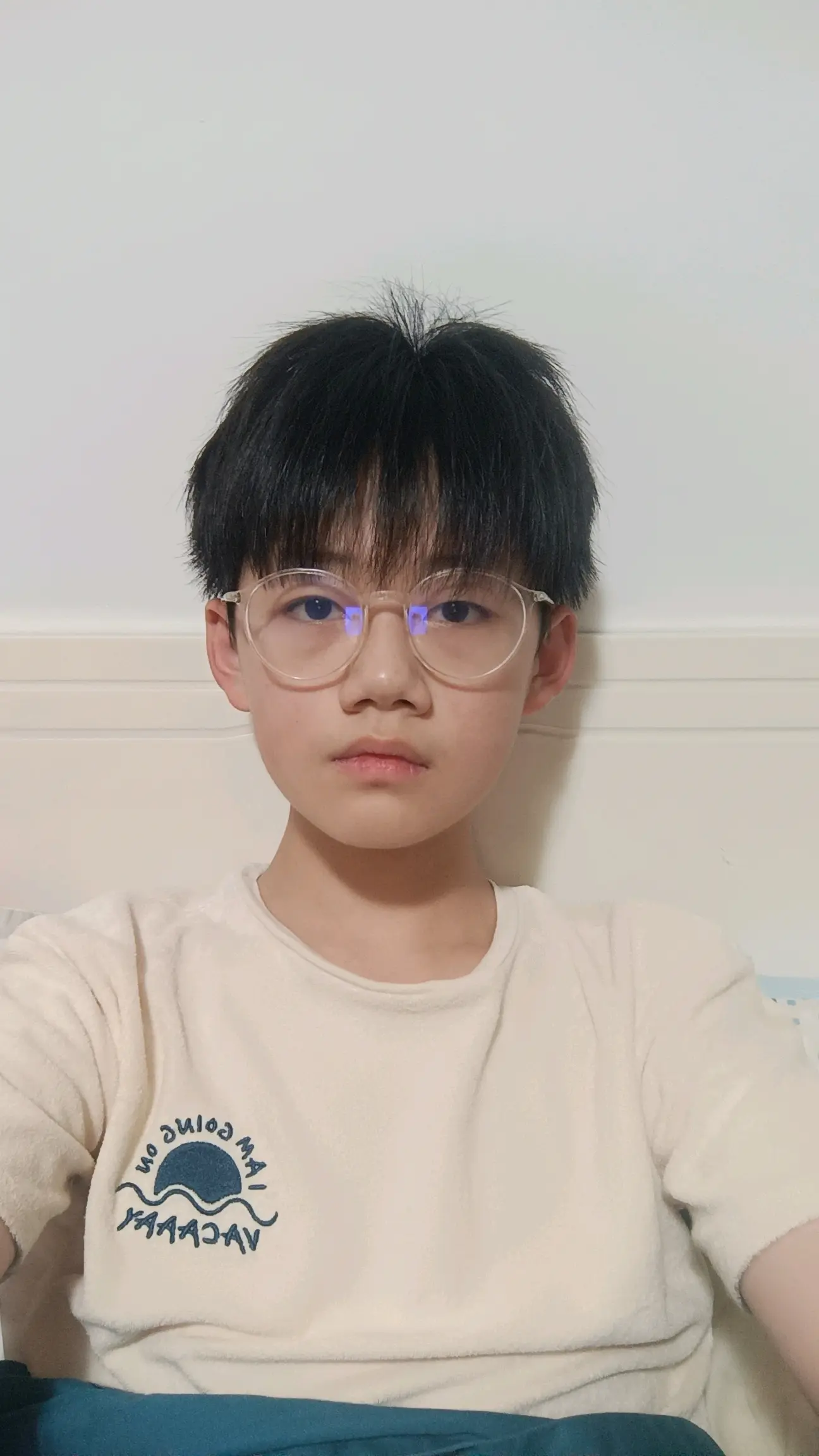 本人12,洗澡过后觉得自己非常帅气,故拍照留恋,望周知