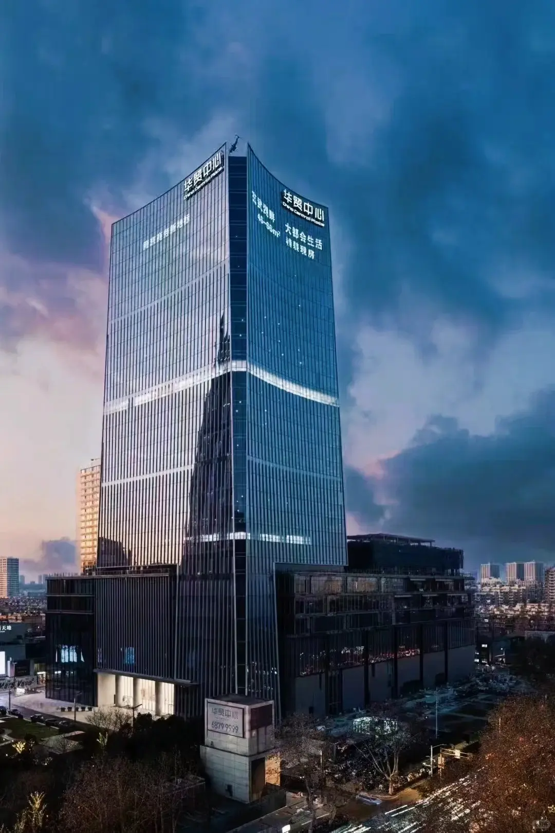 南京华贸中心智能导购大屏:逛商场省时省钱的"科技利器"