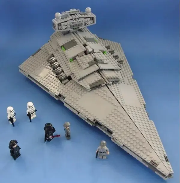 《乐高堡垒之夜》玩家神还原帝国歼星舰