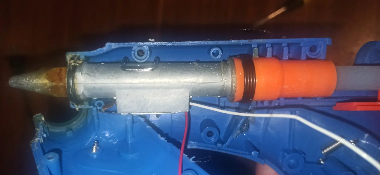 把点不亮的热胶柄拆开,等到放长假有空改成玩具手铳