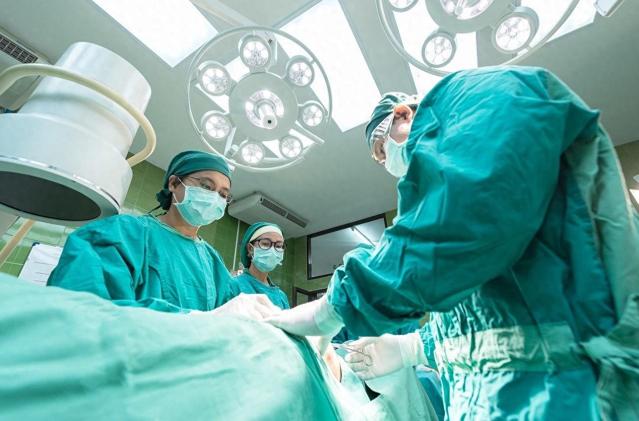 西安市第一医院两名医生被停职调查