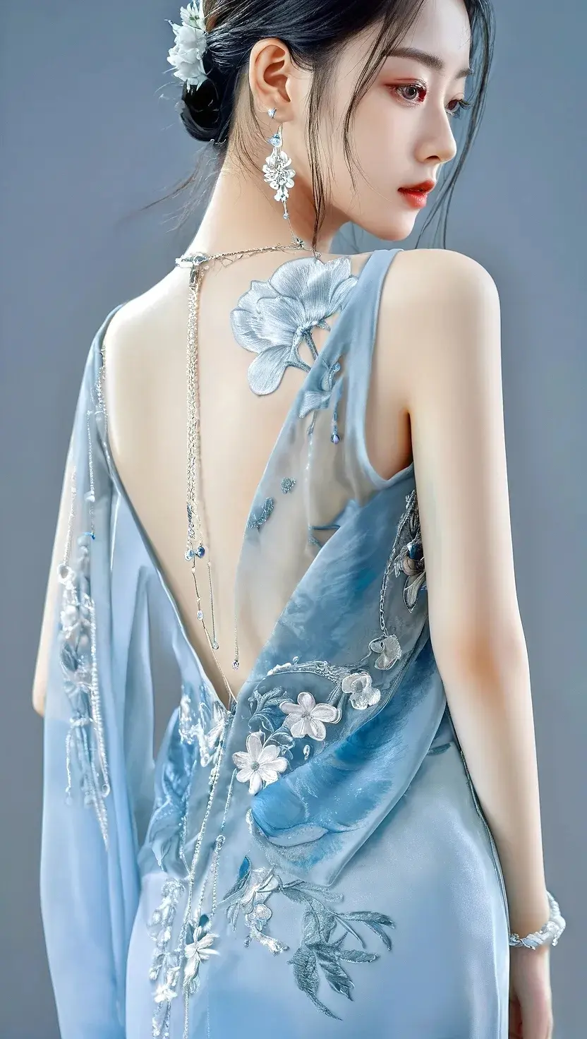 美背如诗,轻舞在时间的画卷里