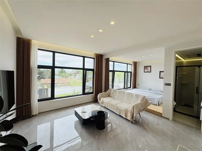 张家口沽源县闪电湖晓越之家民宿近大汉行宫,门口就是闪电河!