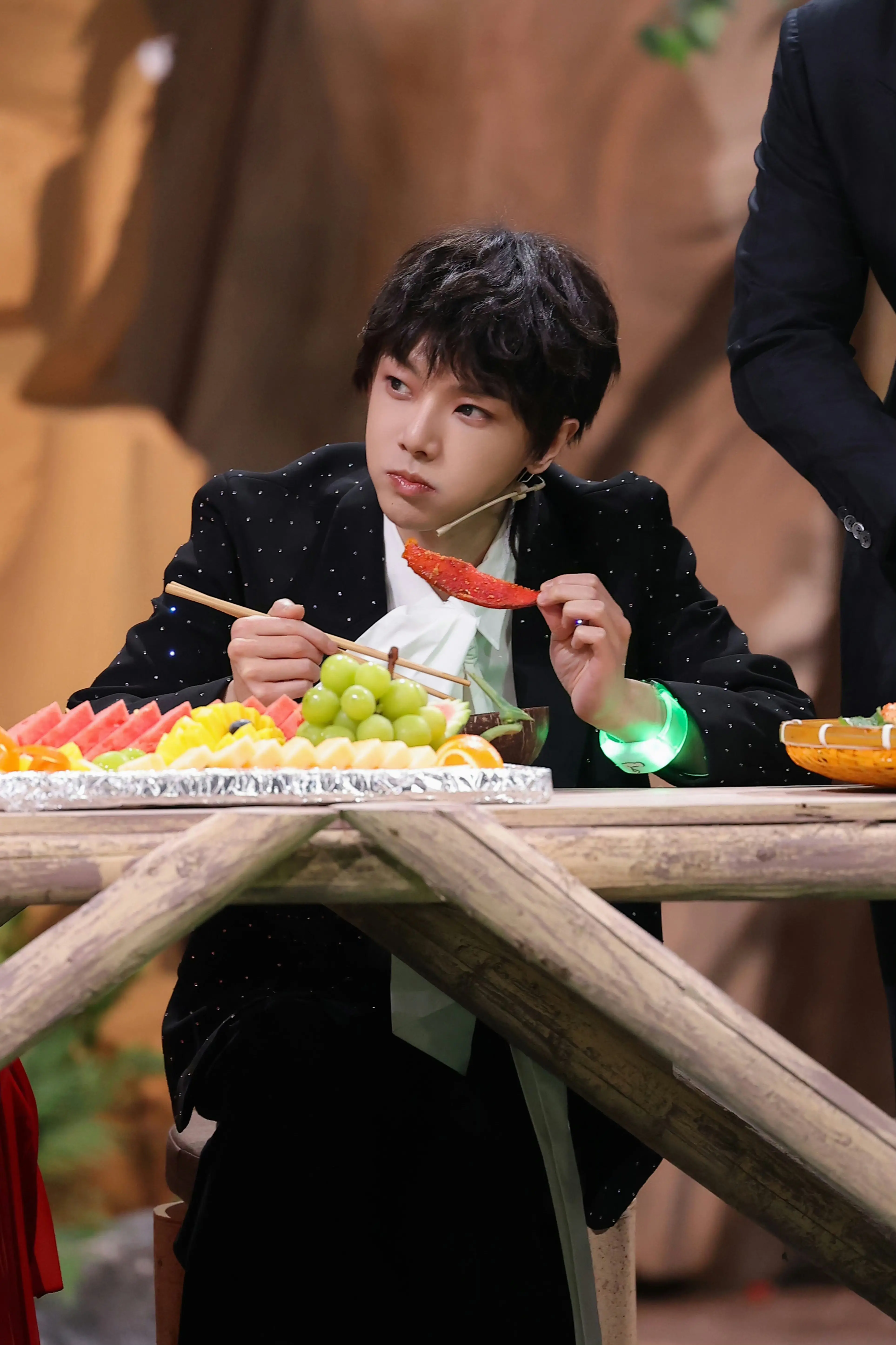 《王牌》第八季华晨宇名场面不断 睿智搞笑综艺感爆表《王牌对王牌》