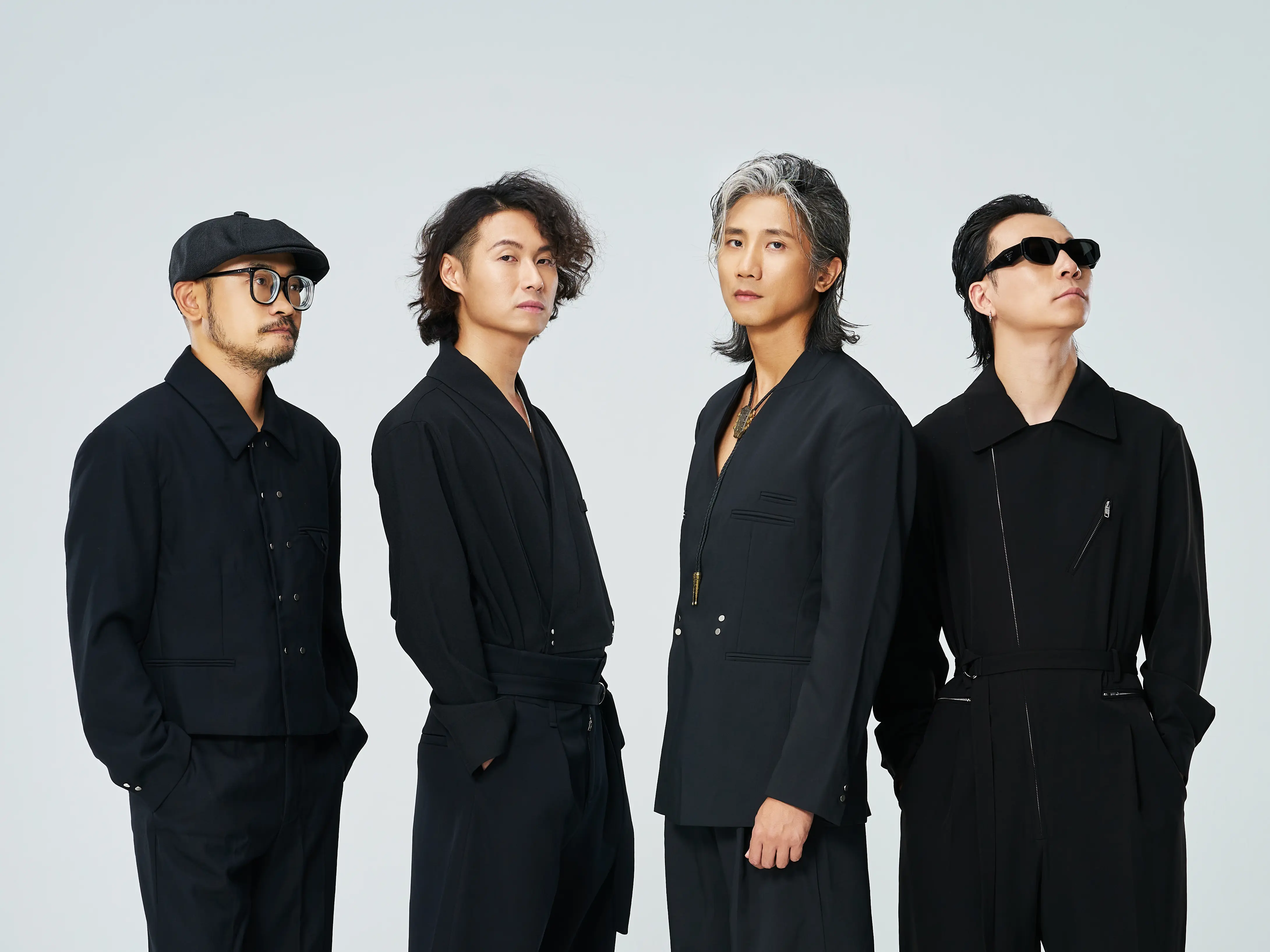 旅行团乐队旅行团,流行摇滚乐队,由主唱孔一蝉,吉他黄子君,键盘韦伟