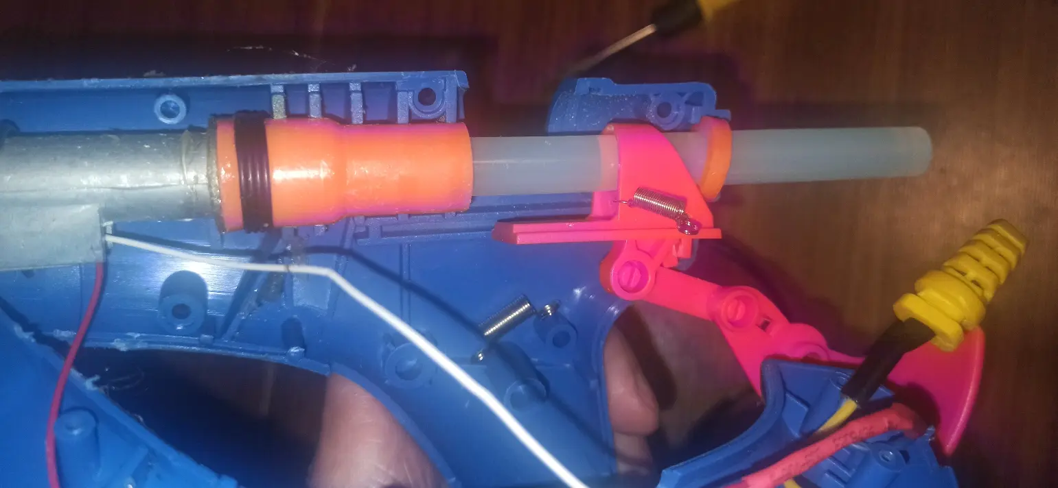 把点不亮的热胶柄拆开,等到放长假有空改成玩具手铳