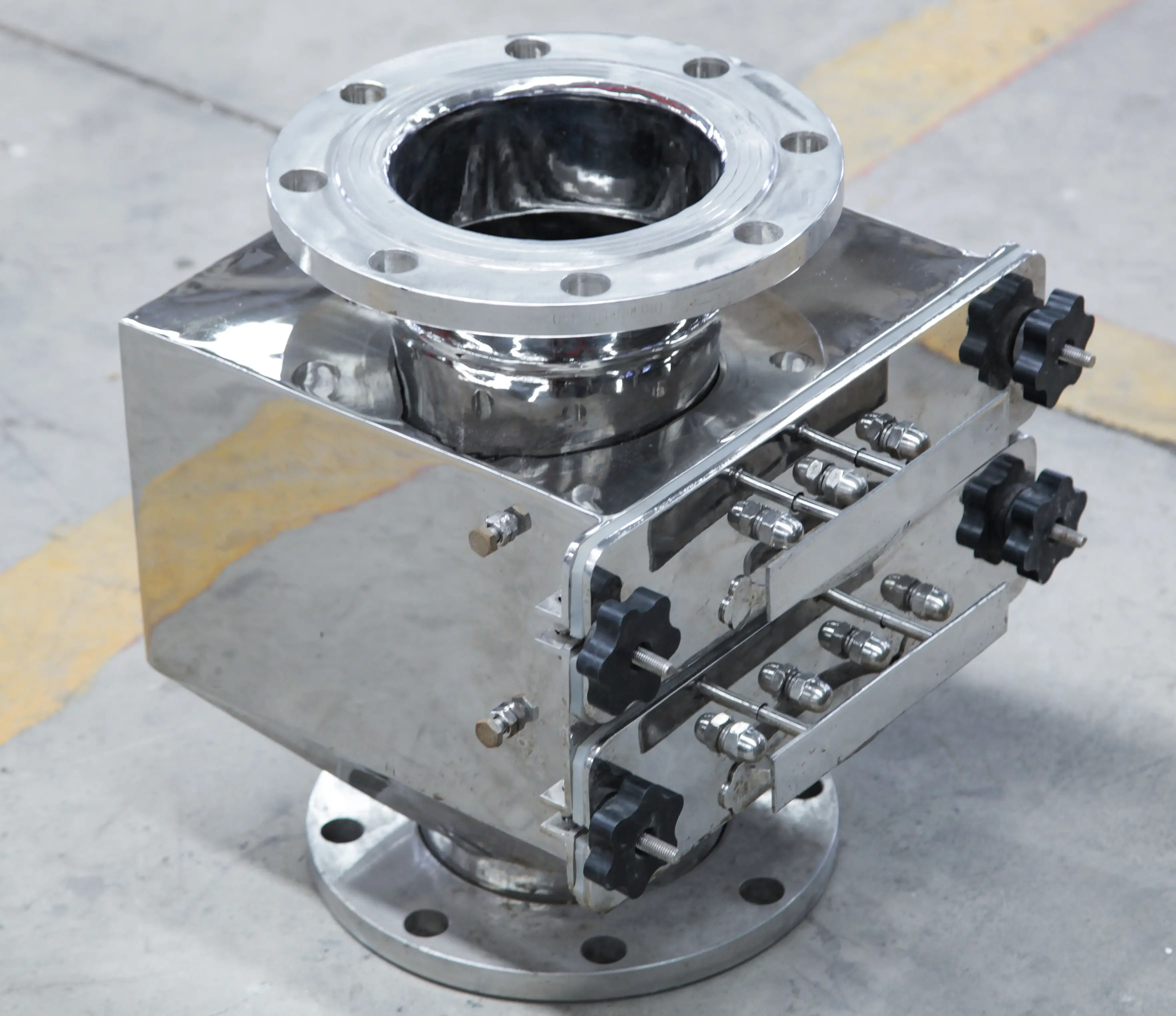 磁棒自动除铁器的工作原理 除铁器 粉体除铁器 流体除铁器高效,便捷的