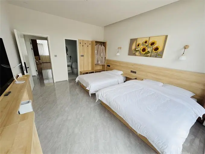 张家口沽源县闪电湖晓越之家民宿近大汉行宫,门口就是闪电河!